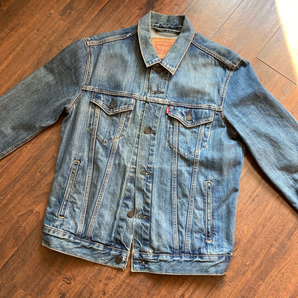 Levi’s denim jacket medium size
